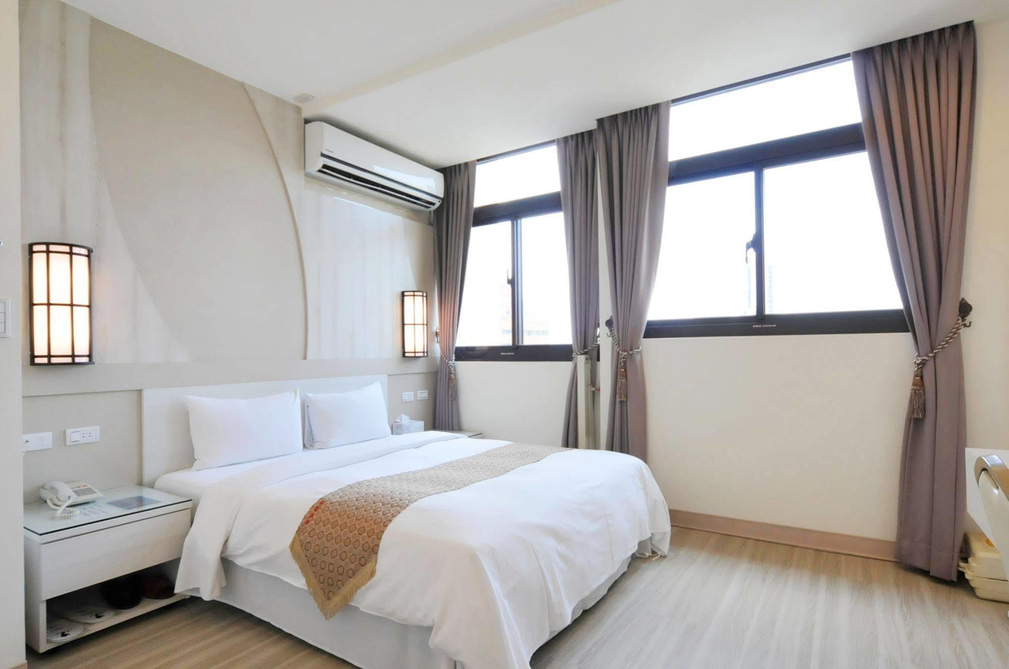 Chengdian Hotel Taipei Exterior photo
